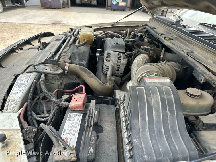 image for item LP9905 2001 Ford F250 Super Duty  SuperCab flatbed pickup truck