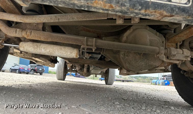 image for item LP9905 2001 Ford F250 Super Duty  SuperCab flatbed pickup truck