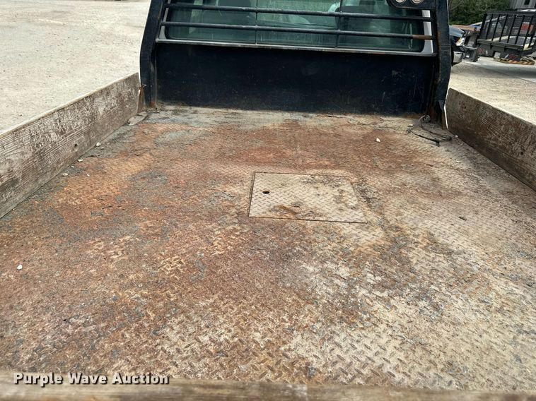 image for item LP9905 2001 Ford F250 Super Duty  SuperCab flatbed pickup truck