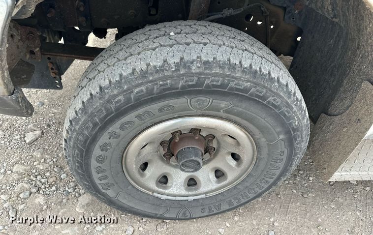 image for item LP9905 2001 Ford F250 Super Duty  SuperCab flatbed pickup truck