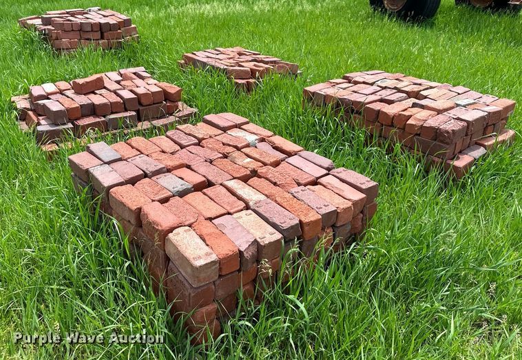image for item LP9926 Approximately 400 bricks