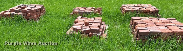 image for item LP9926 Approximately 400 bricks