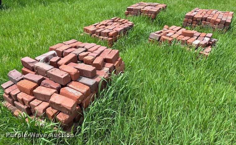 image for item LP9926 Approximately 400 bricks