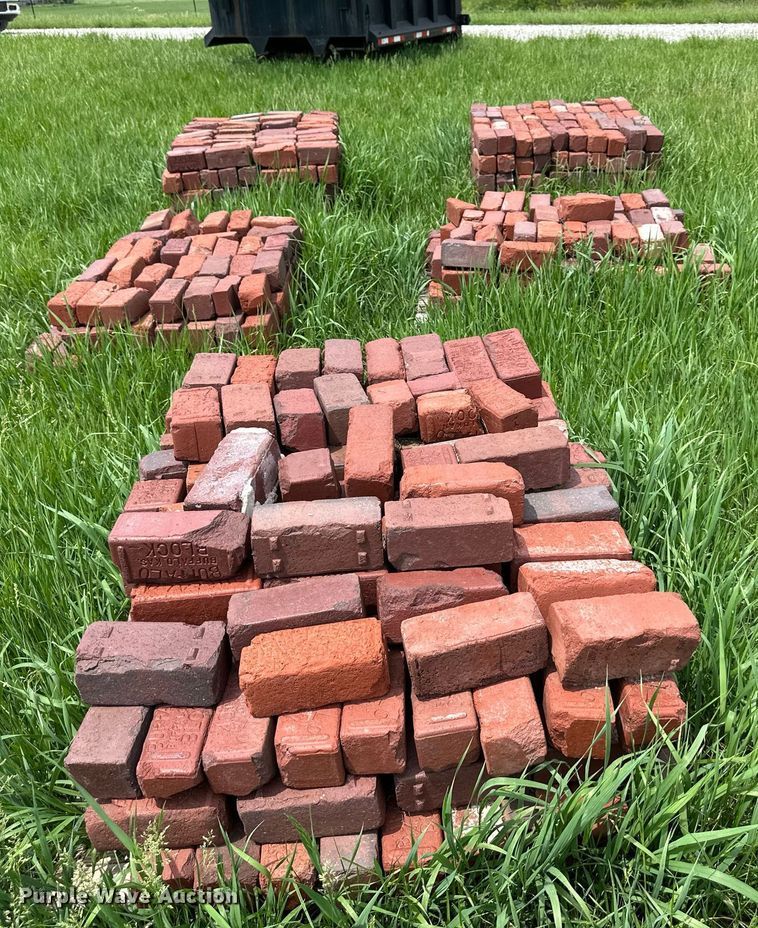 image for item LP9926 Approximately 400 bricks