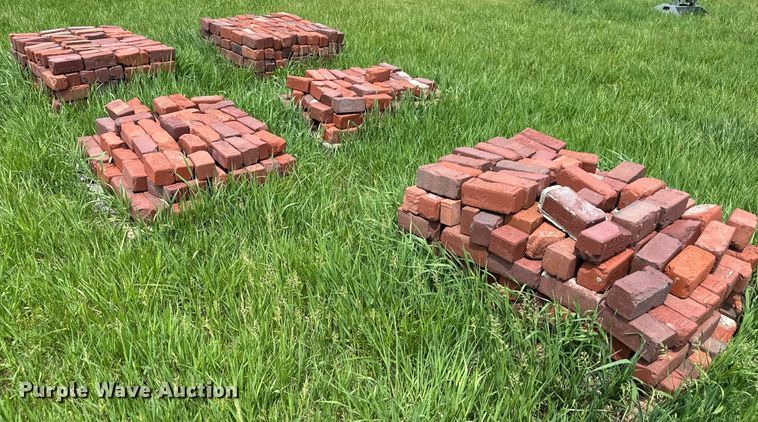 image for item LP9926 Approximately 400 bricks