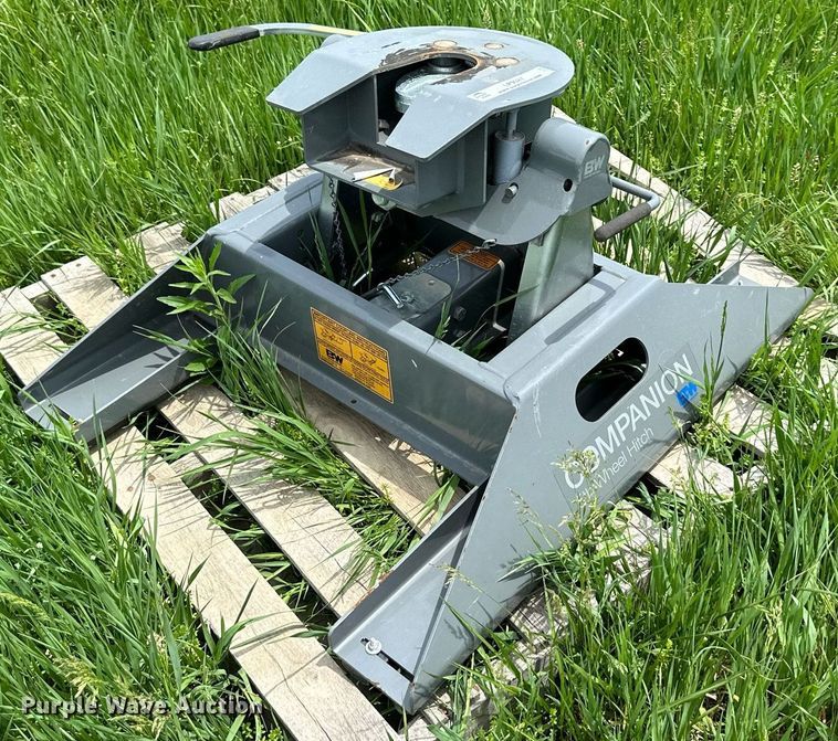 image for item LP9927 B&W RVB3500  fifth wheel hitch