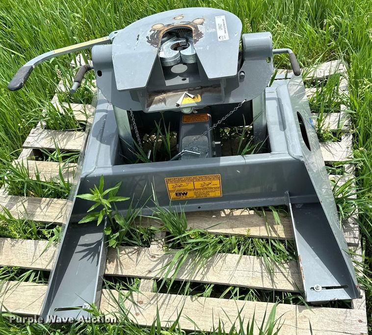 image for item LP9927 B&W RVB3500  fifth wheel hitch