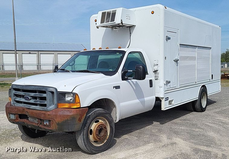 image for item LR9221 1999 Ford F450 Super Duty  refrigerated delivery truck