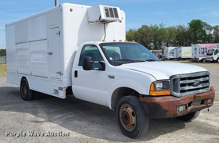 image for item LR9221 1999 Ford F450 Super Duty  refrigerated delivery truck
