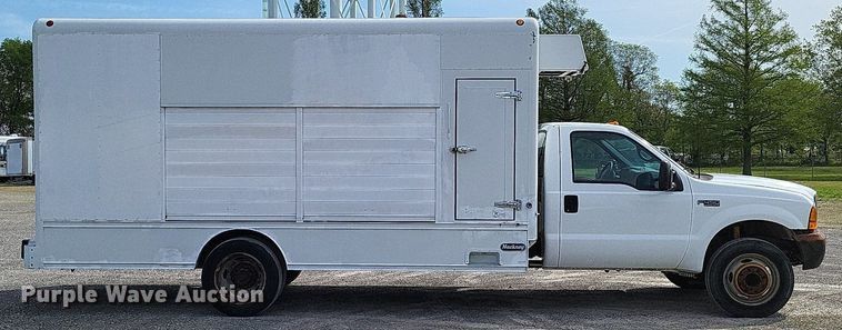 image for item LR9221 1999 Ford F450 Super Duty  refrigerated delivery truck