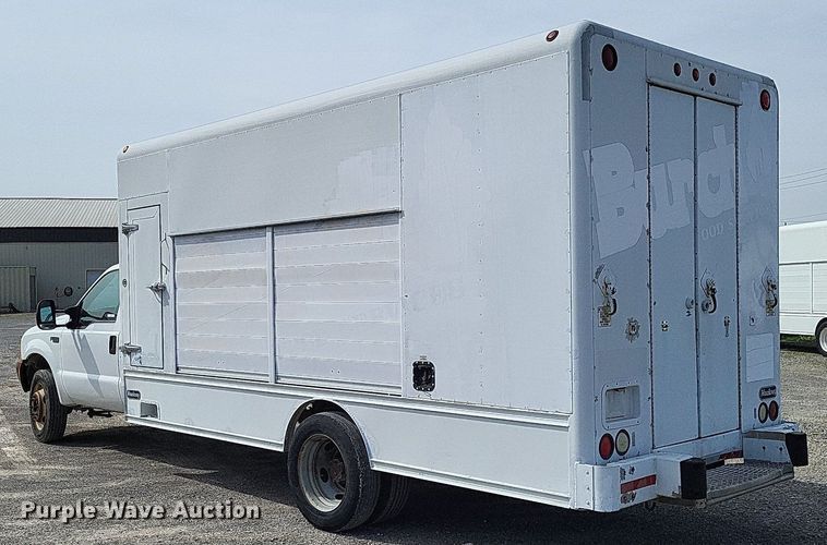 image for item LR9221 1999 Ford F450 Super Duty  refrigerated delivery truck