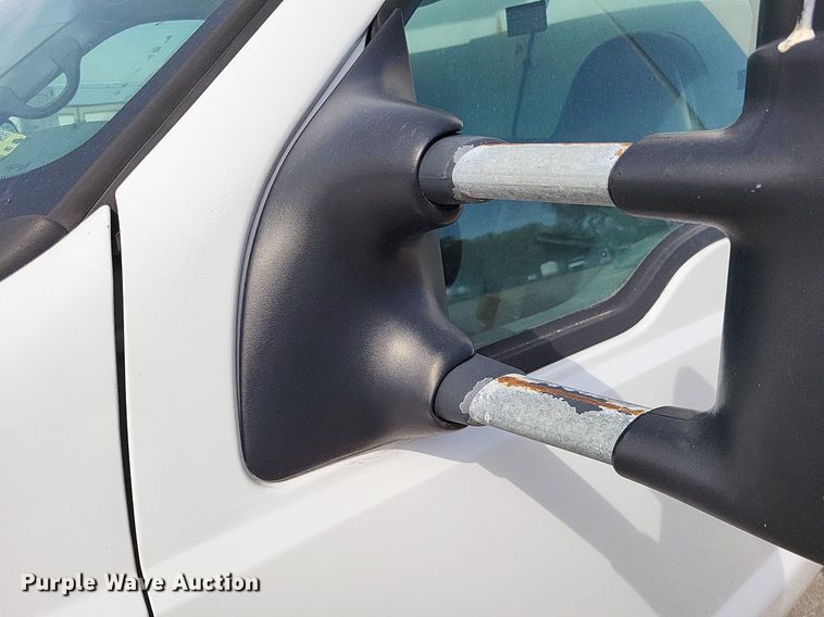 image for item LR9221 1999 Ford F450 Super Duty  refrigerated delivery truck