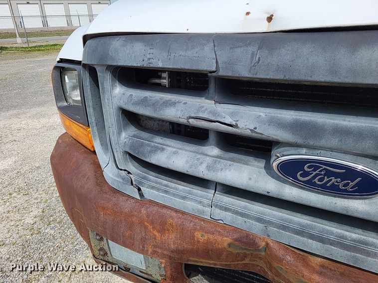 image for item LR9221 1999 Ford F450 Super Duty  refrigerated delivery truck