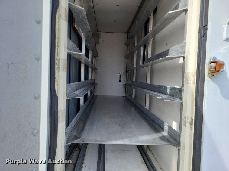 image for item LR9221 1999 Ford F450 Super Duty  refrigerated delivery truck