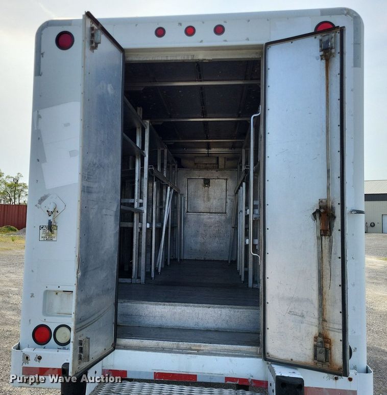 image for item LR9221 1999 Ford F450 Super Duty  refrigerated delivery truck