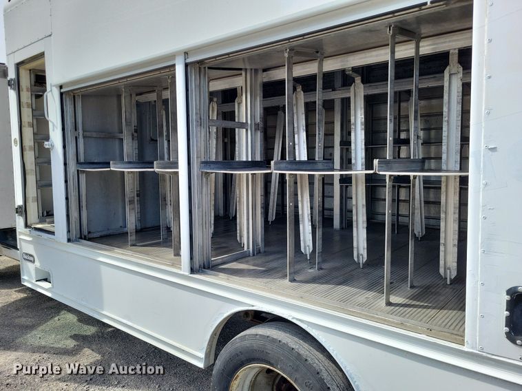 image for item LR9221 1999 Ford F450 Super Duty  refrigerated delivery truck