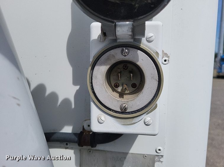 image for item LR9221 1999 Ford F450 Super Duty  refrigerated delivery truck