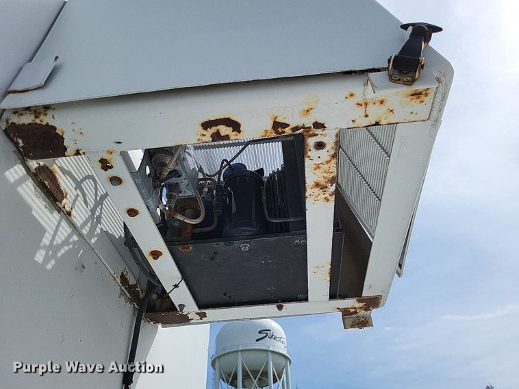 image for item LR9221 1999 Ford F450 Super Duty  refrigerated delivery truck