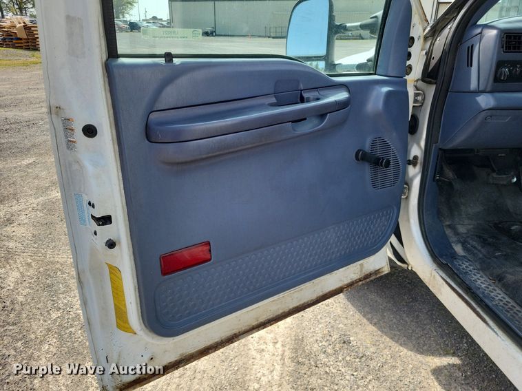 image for item LR9221 1999 Ford F450 Super Duty  refrigerated delivery truck