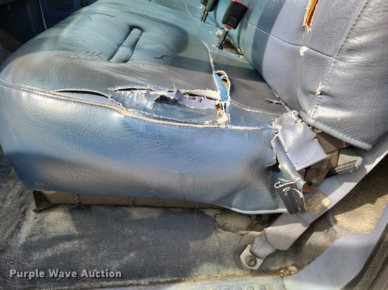 image for item LR9221 1999 Ford F450 Super Duty  refrigerated delivery truck