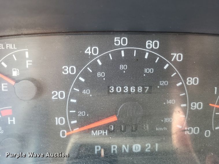 image for item LR9221 1999 Ford F450 Super Duty  refrigerated delivery truck