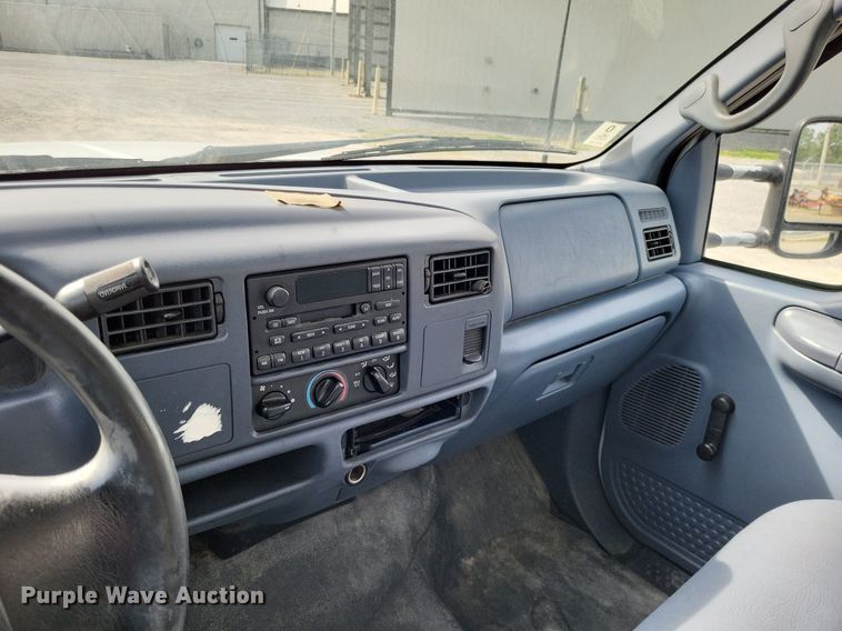 image for item LR9221 1999 Ford F450 Super Duty  refrigerated delivery truck