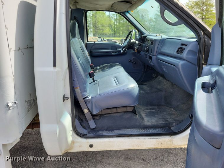 image for item LR9221 1999 Ford F450 Super Duty  refrigerated delivery truck