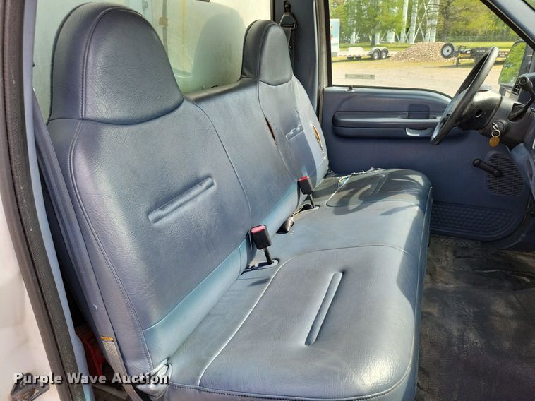 image for item LR9221 1999 Ford F450 Super Duty  refrigerated delivery truck