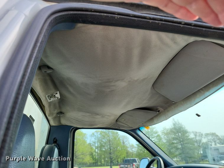 image for item LR9221 1999 Ford F450 Super Duty  refrigerated delivery truck