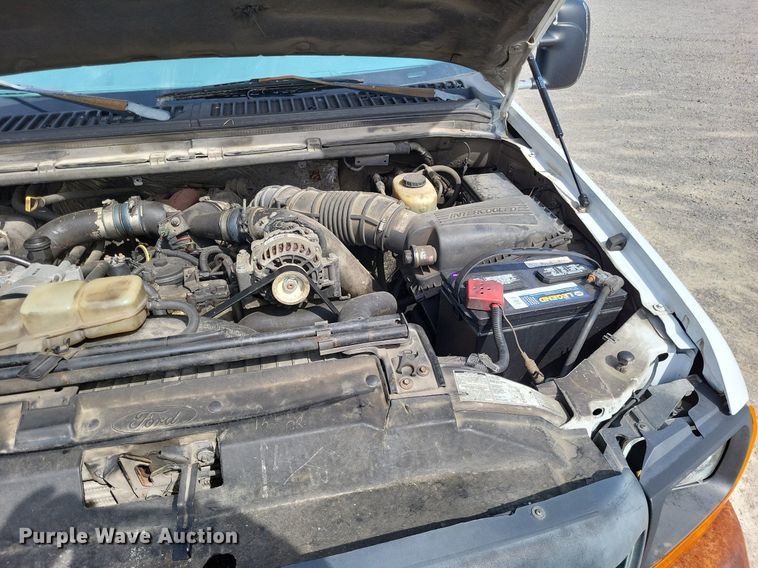 image for item LR9221 1999 Ford F450 Super Duty  refrigerated delivery truck