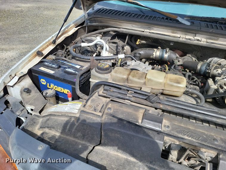 image for item LR9221 1999 Ford F450 Super Duty  refrigerated delivery truck