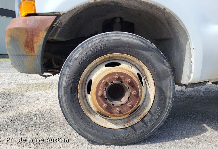 image for item LR9221 1999 Ford F450 Super Duty  refrigerated delivery truck