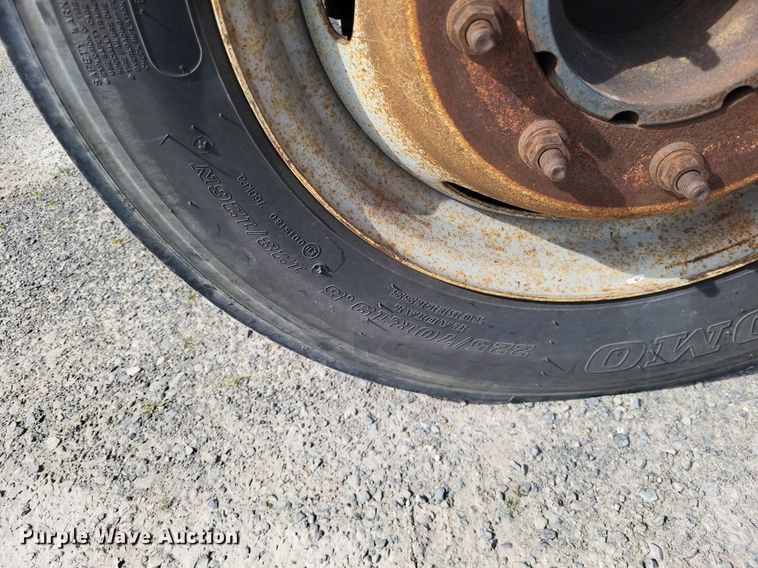 image for item LR9221 1999 Ford F450 Super Duty  refrigerated delivery truck