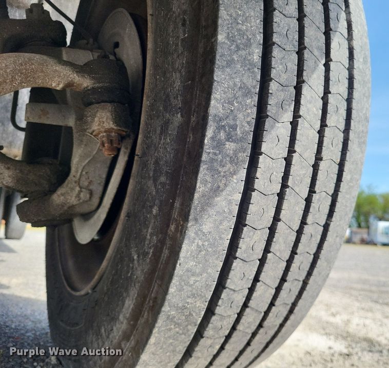 image for item LR9221 1999 Ford F450 Super Duty  refrigerated delivery truck