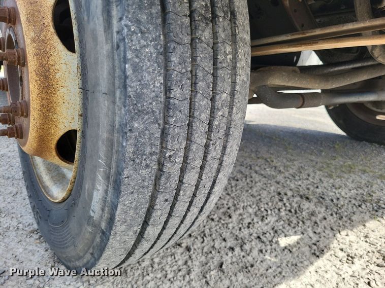 image for item LR9221 1999 Ford F450 Super Duty  refrigerated delivery truck