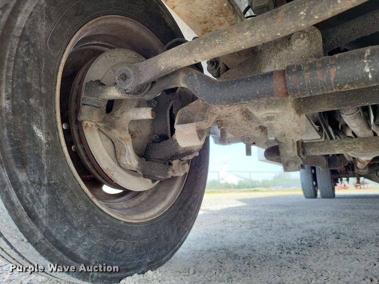 image for item LR9221 1999 Ford F450 Super Duty  refrigerated delivery truck