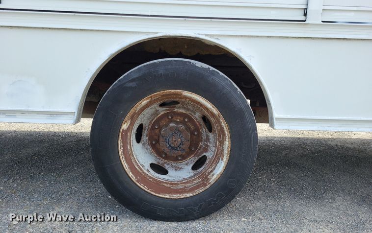 image for item LR9221 1999 Ford F450 Super Duty  refrigerated delivery truck