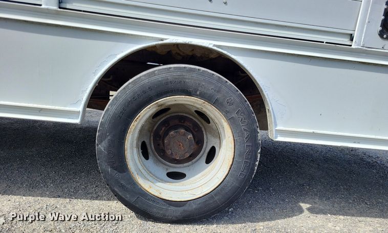 image for item LR9221 1999 Ford F450 Super Duty  refrigerated delivery truck