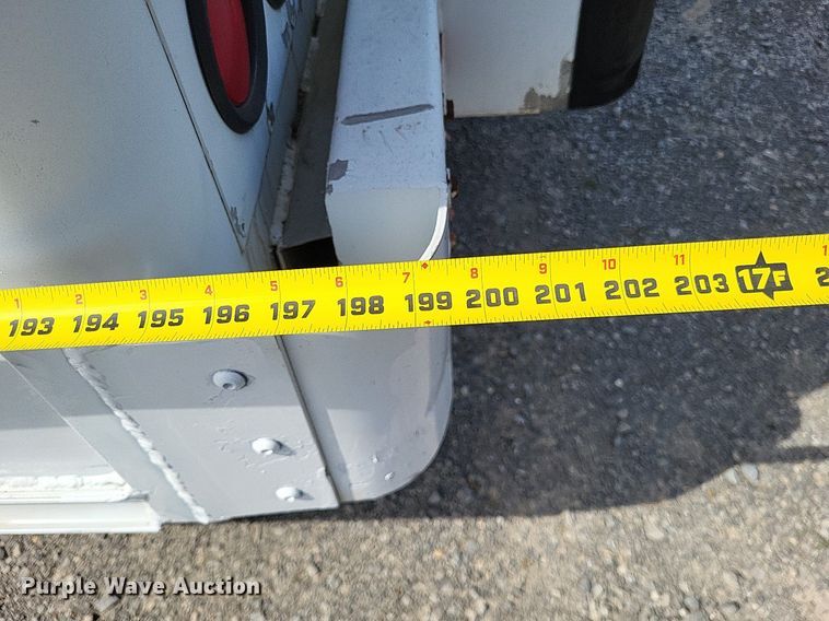 image for item LR9221 1999 Ford F450 Super Duty  refrigerated delivery truck