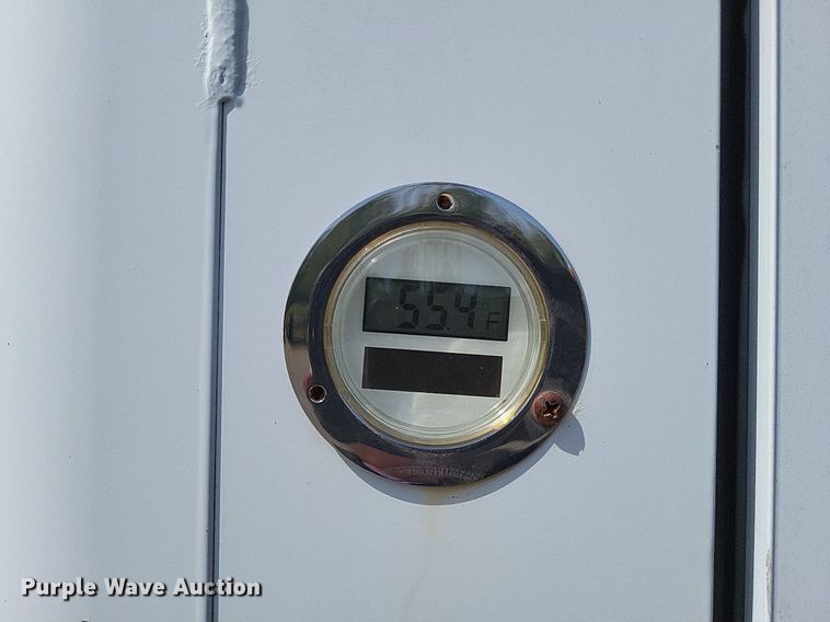 image for item LR9221 1999 Ford F450 Super Duty  refrigerated delivery truck