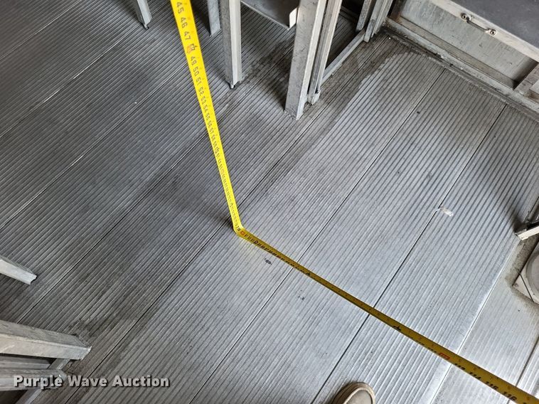 image for item LR9221 1999 Ford F450 Super Duty  refrigerated delivery truck