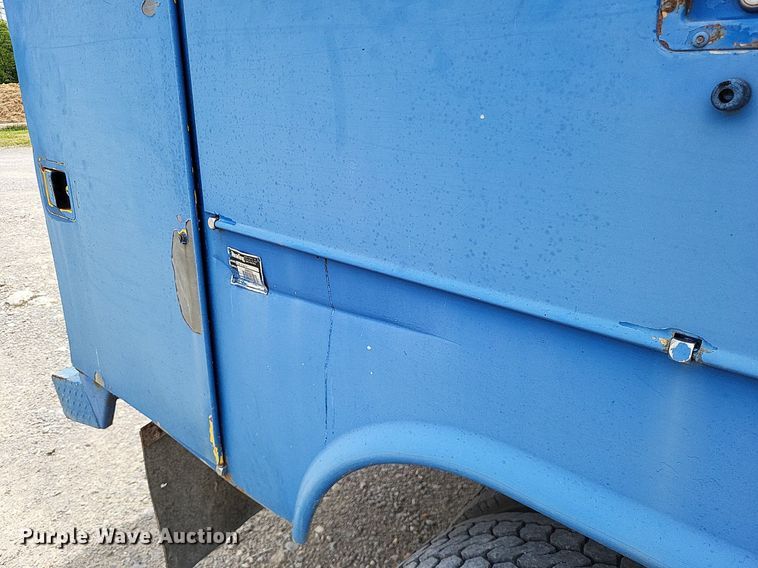 image for item LR9234 1999 Ford F450 Super Duty  utility / service truck