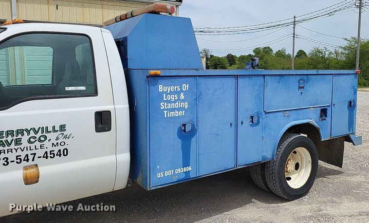 image for item LR9234 1999 Ford F450 Super Duty  utility / service truck