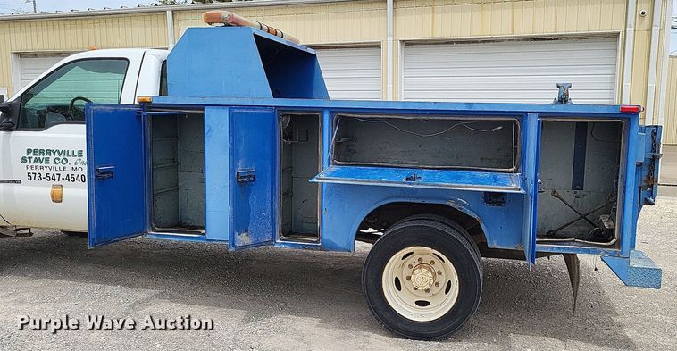 image for item LR9234 1999 Ford F450 Super Duty  utility / service truck