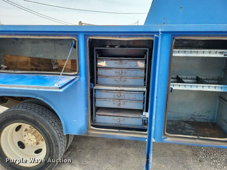 image for item LR9234 1999 Ford F450 Super Duty  utility / service truck