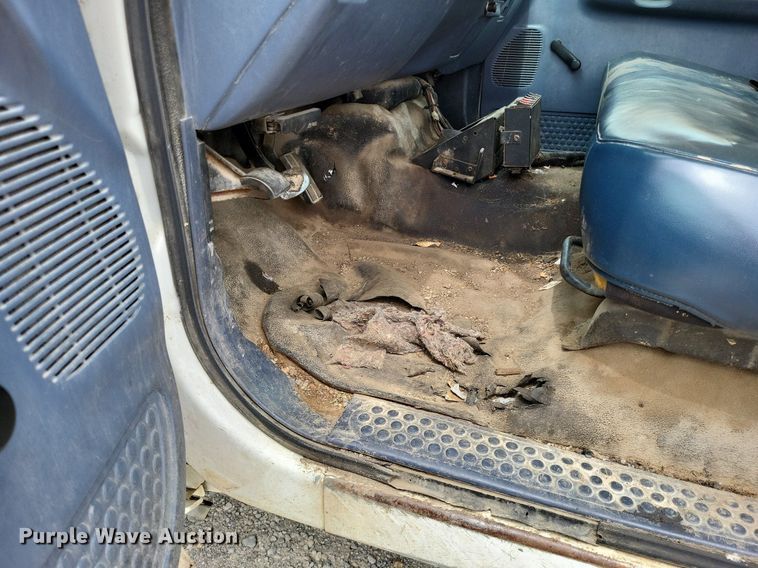 image for item LR9234 1999 Ford F450 Super Duty  utility / service truck