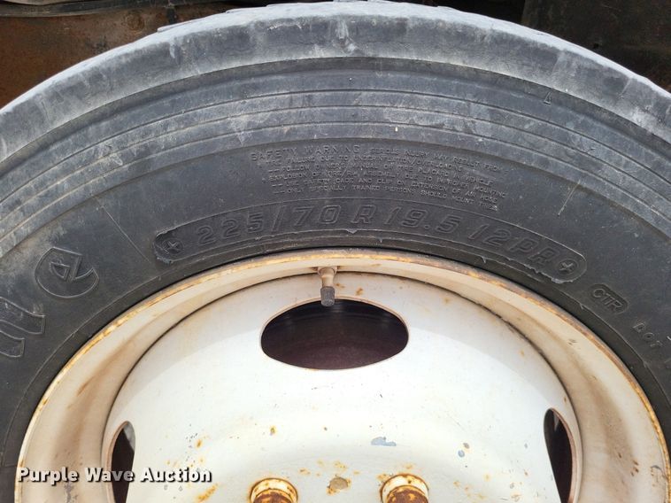 image for item LR9234 1999 Ford F450 Super Duty  utility / service truck