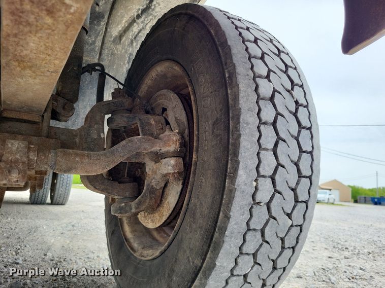 image for item LR9234 1999 Ford F450 Super Duty  utility / service truck