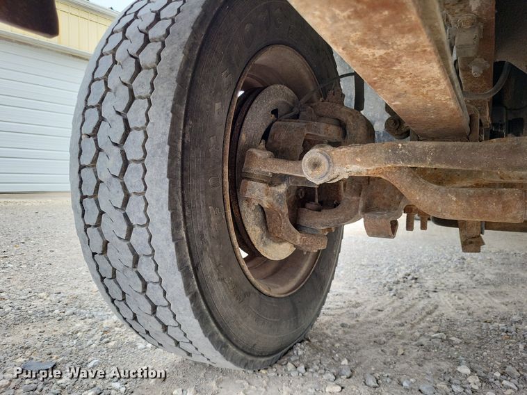 image for item LR9234 1999 Ford F450 Super Duty  utility / service truck