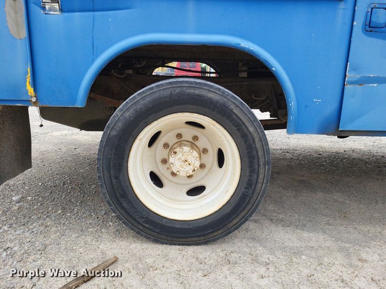 image for item LR9234 1999 Ford F450 Super Duty  utility / service truck